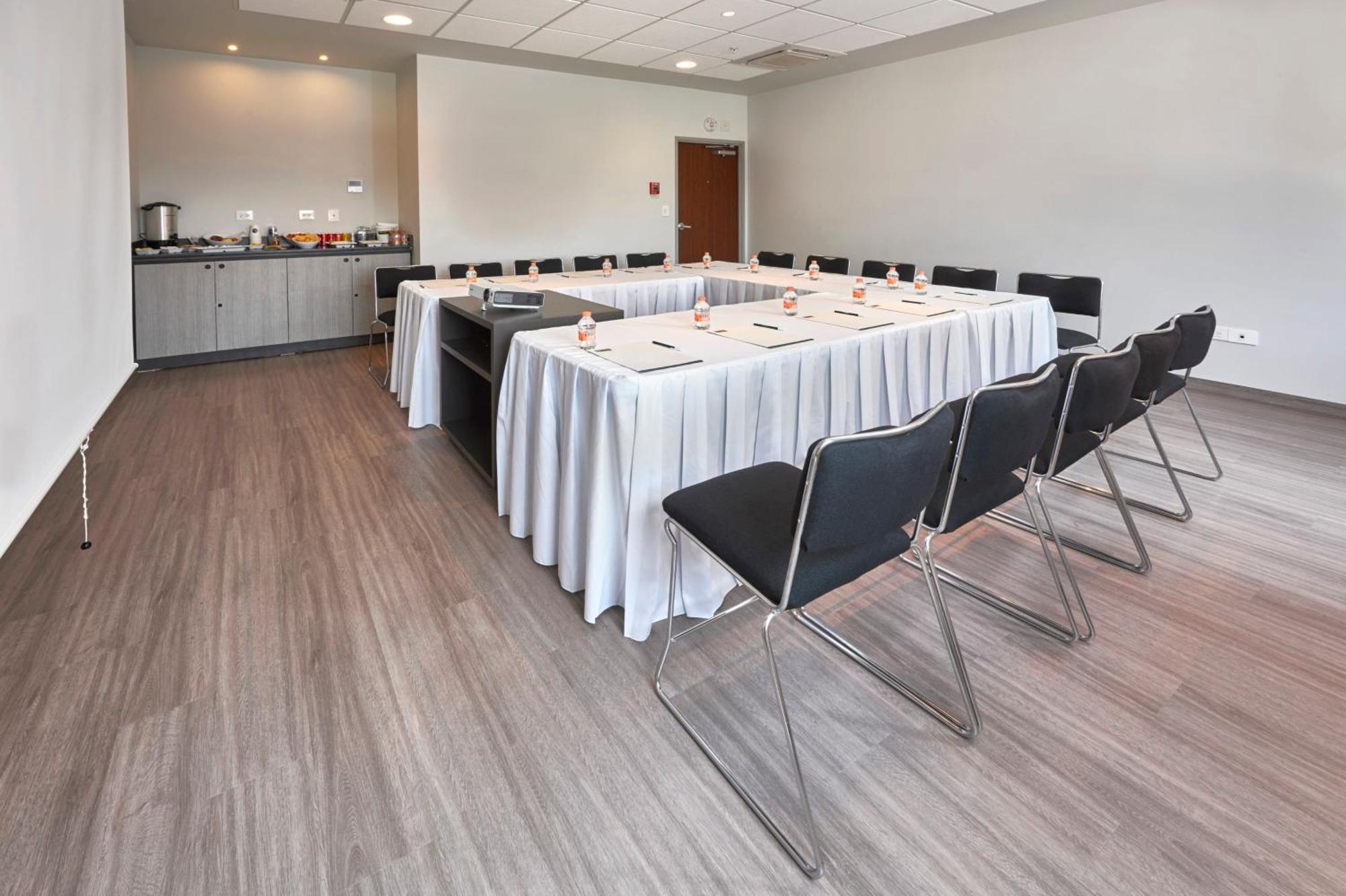 City Express Junior By Marriott Leon Centro De Convenciones Zewnętrze zdjęcie