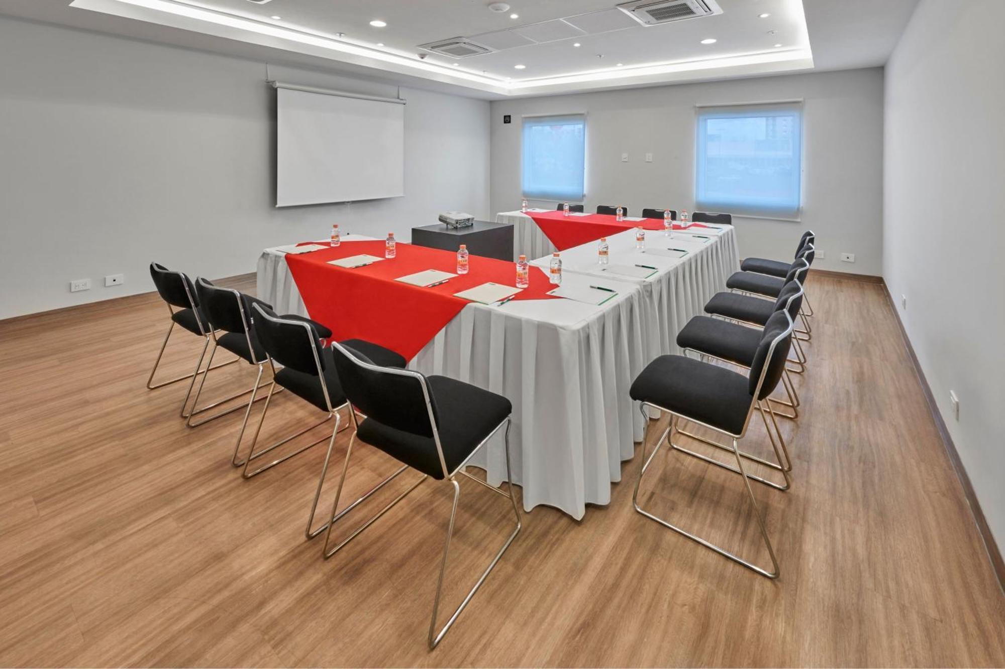City Express Junior By Marriott Leon Centro De Convenciones Zewnętrze zdjęcie