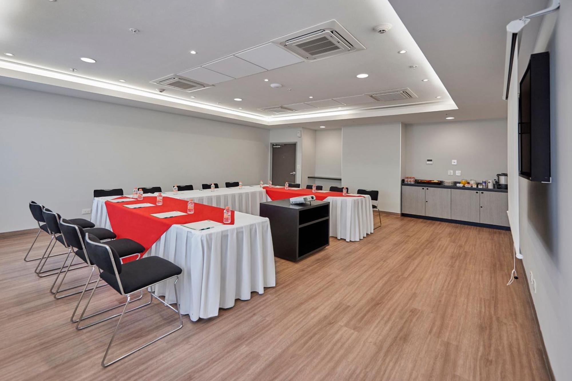 City Express Junior By Marriott Leon Centro De Convenciones Zewnętrze zdjęcie