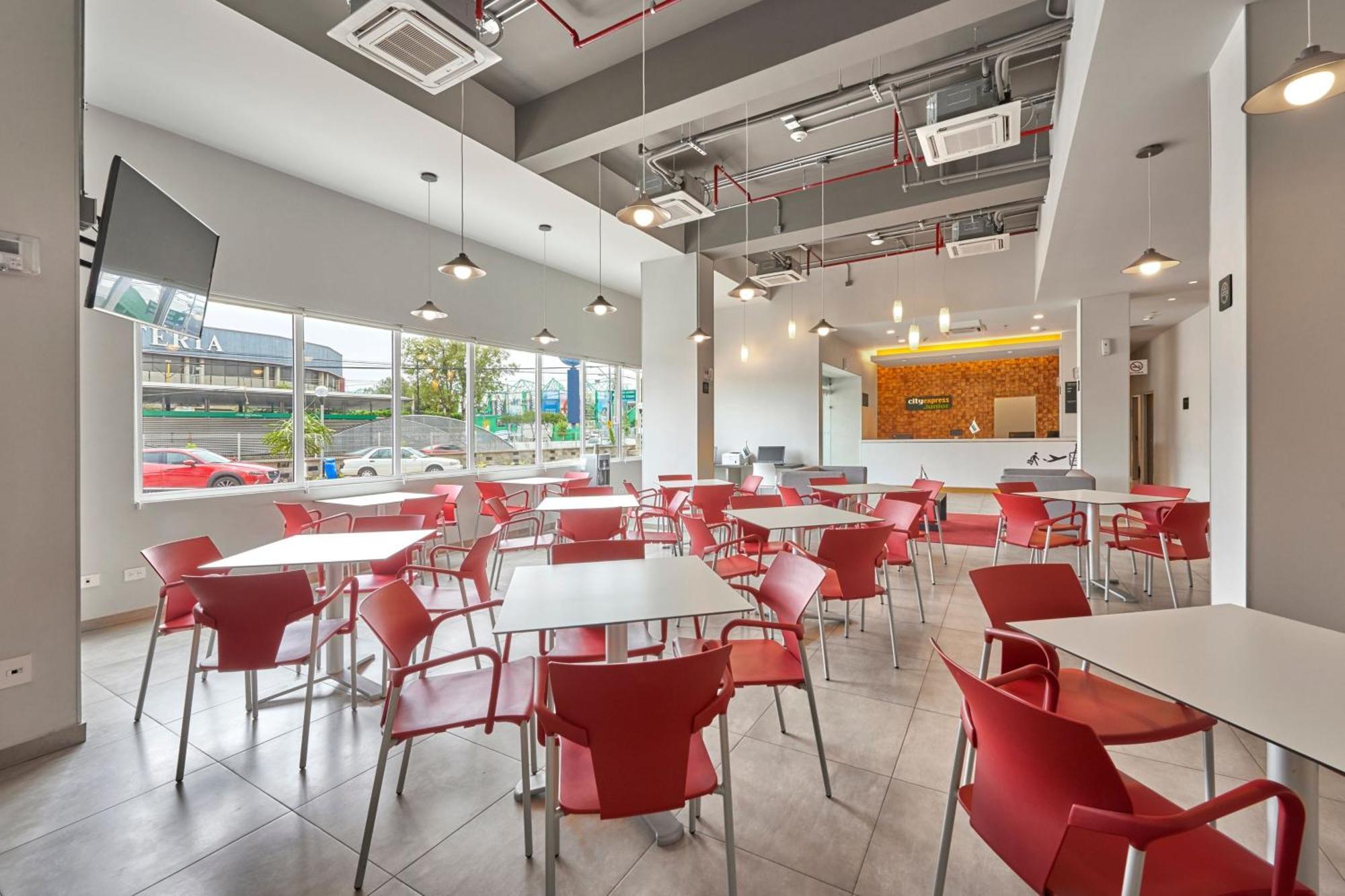 City Express Junior By Marriott Leon Centro De Convenciones Zewnętrze zdjęcie