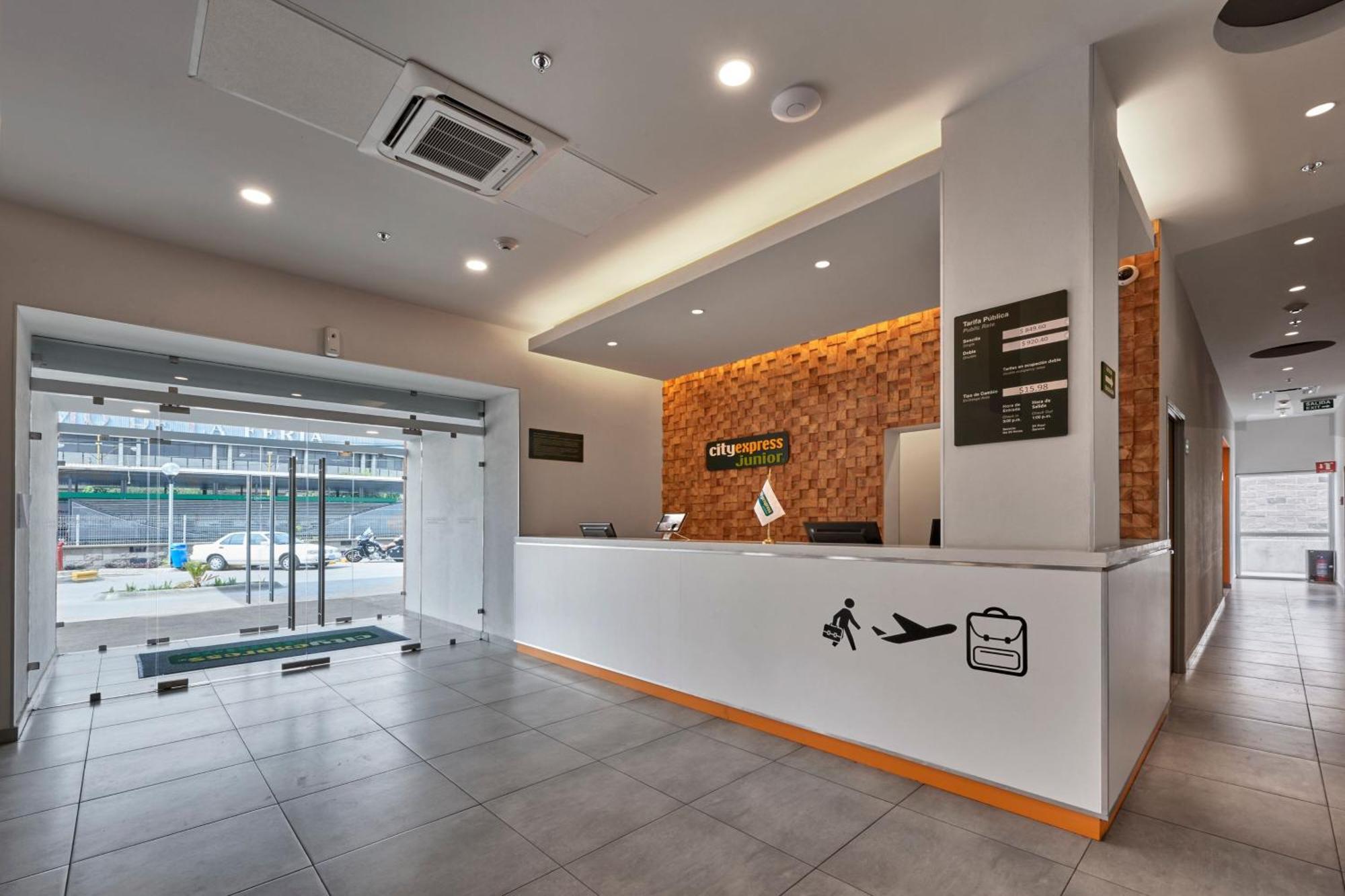 City Express Junior By Marriott Leon Centro De Convenciones Zewnętrze zdjęcie