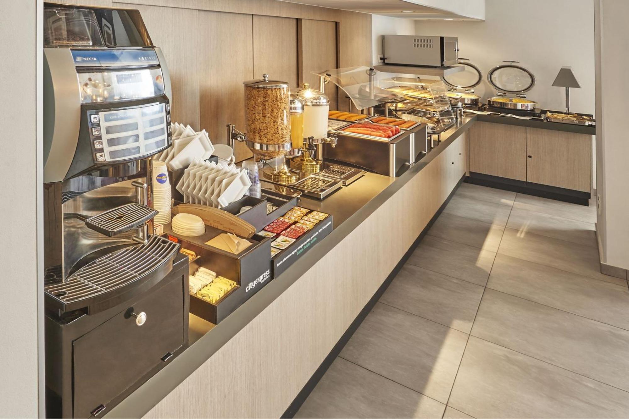 City Express Junior By Marriott Leon Centro De Convenciones Zewnętrze zdjęcie