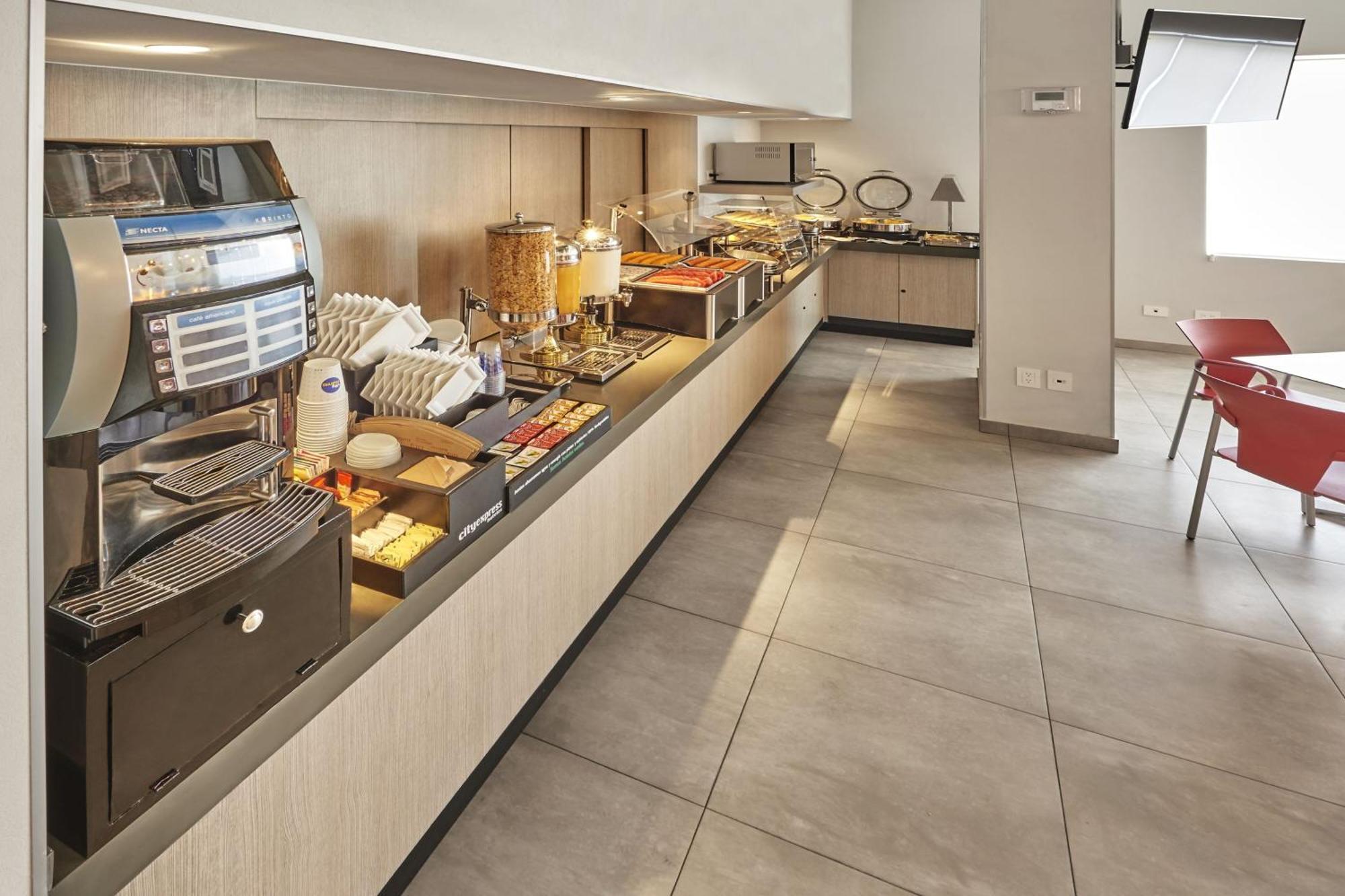 City Express Junior By Marriott Leon Centro De Convenciones Zewnętrze zdjęcie