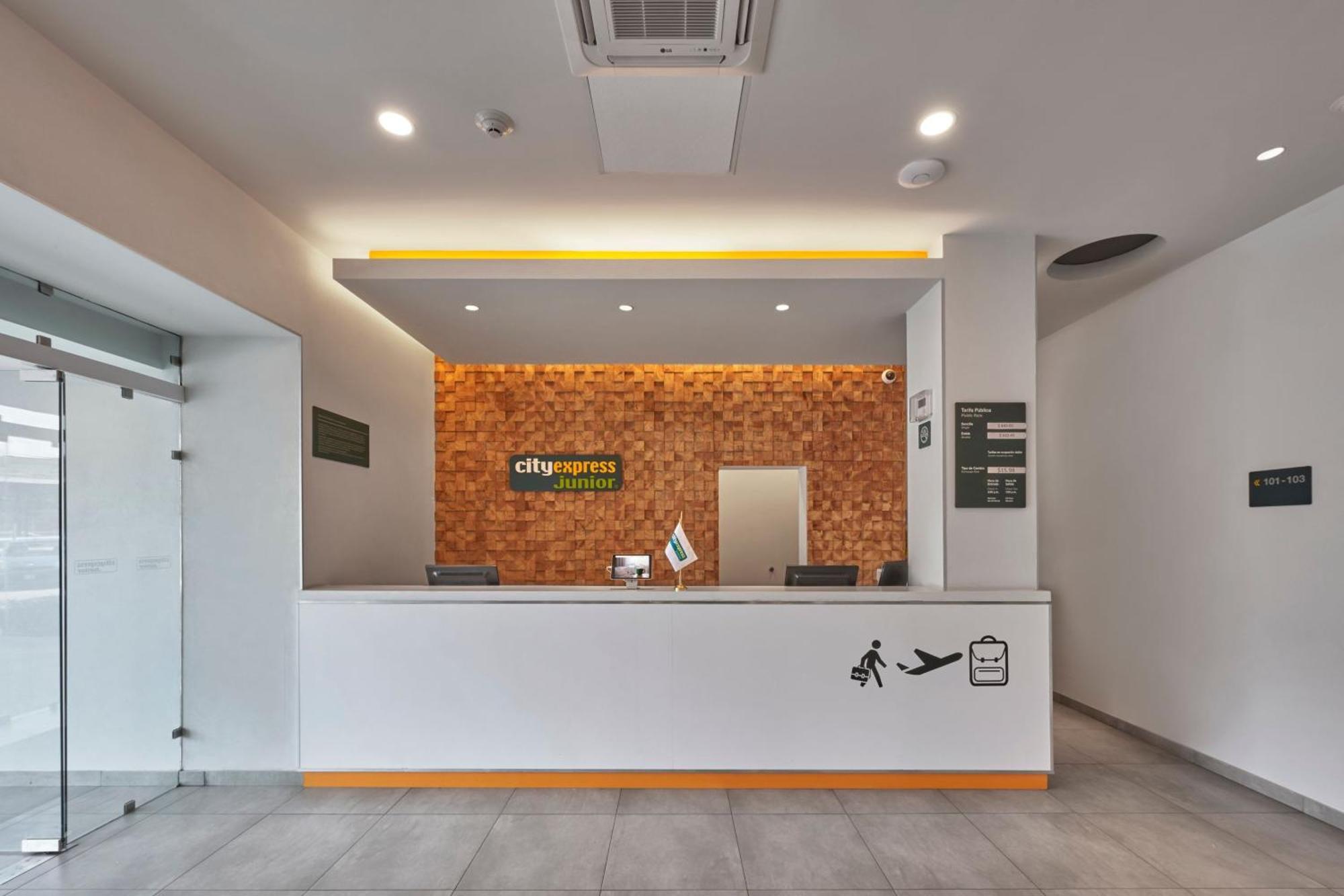 City Express Junior By Marriott Leon Centro De Convenciones Zewnętrze zdjęcie